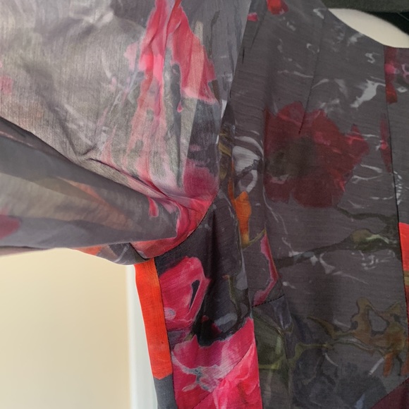 Ted Baker Puff Sleeve Dress (color anthracite grey with flowers) size 0 (XS) - Picture 4 of 6